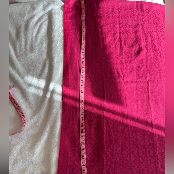 Tory Burch pink logo print wool blend 80" x 25" scarf wrap - Picture 2 of 13